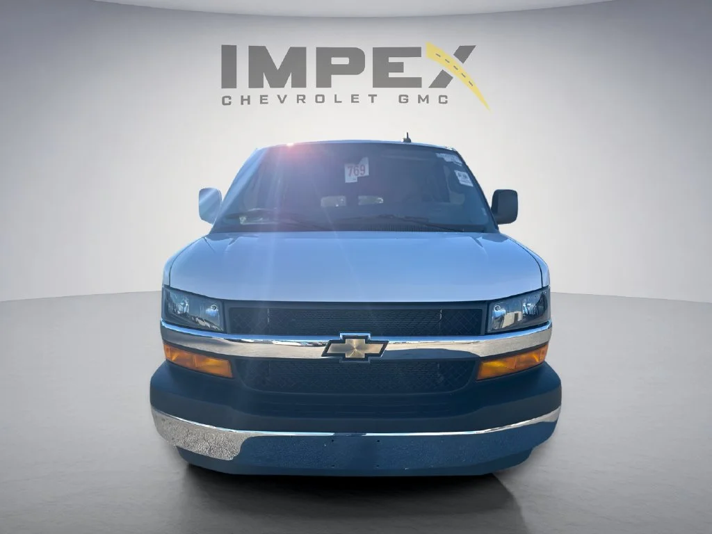 Used 2025 White Chevrolet LT image 8