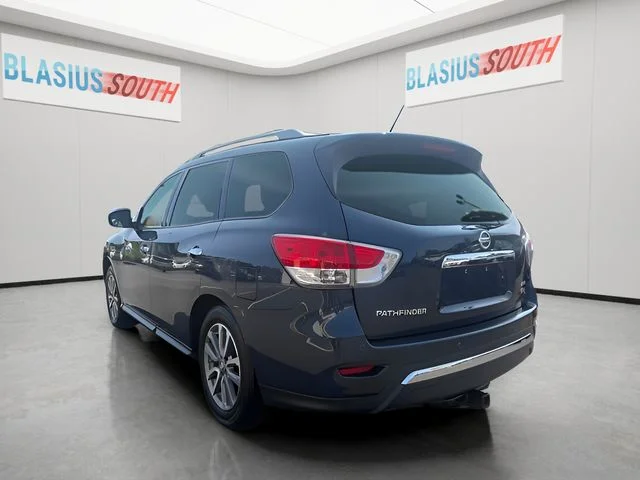 Used 2015 Blue Nissan SV image 5