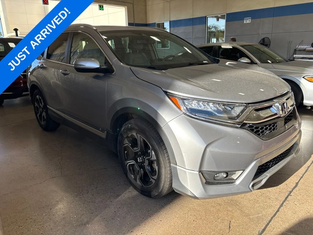 Used 2017 Lunar Silver Metallic Honda Touring image 2