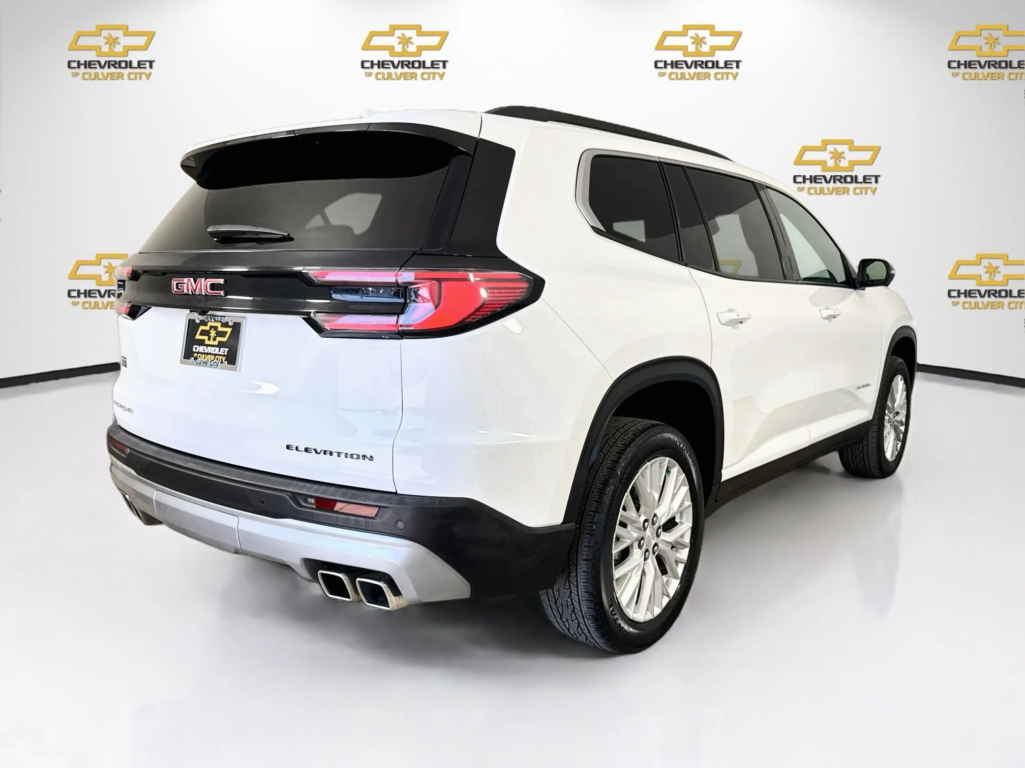 Used 2024 Summit White GMC Elevation image 8