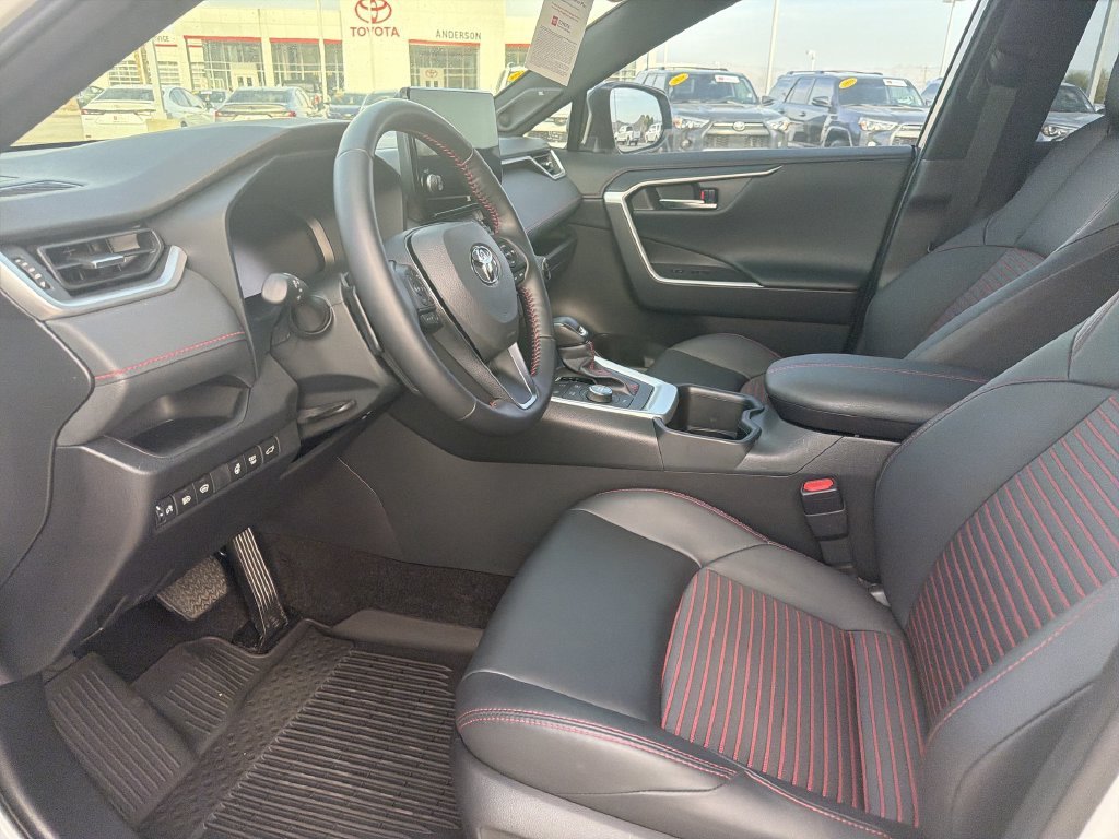 2025 Toyota RAV4 XSE - Photo 26