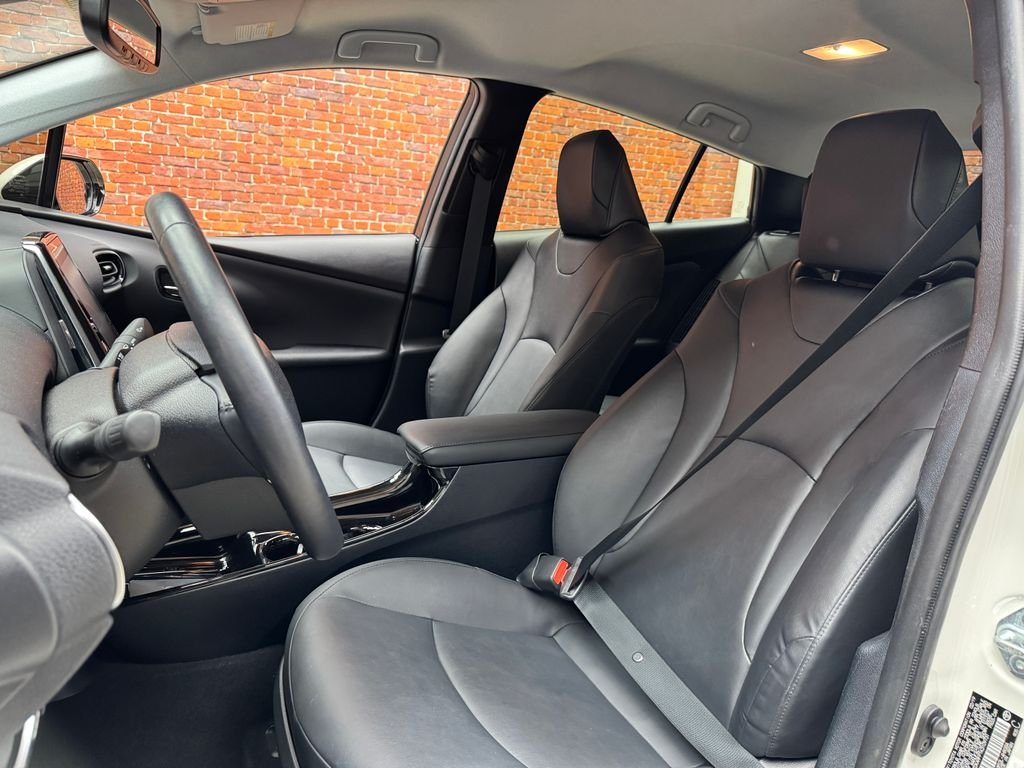 Used 2019 White Toyota Advanced image 22