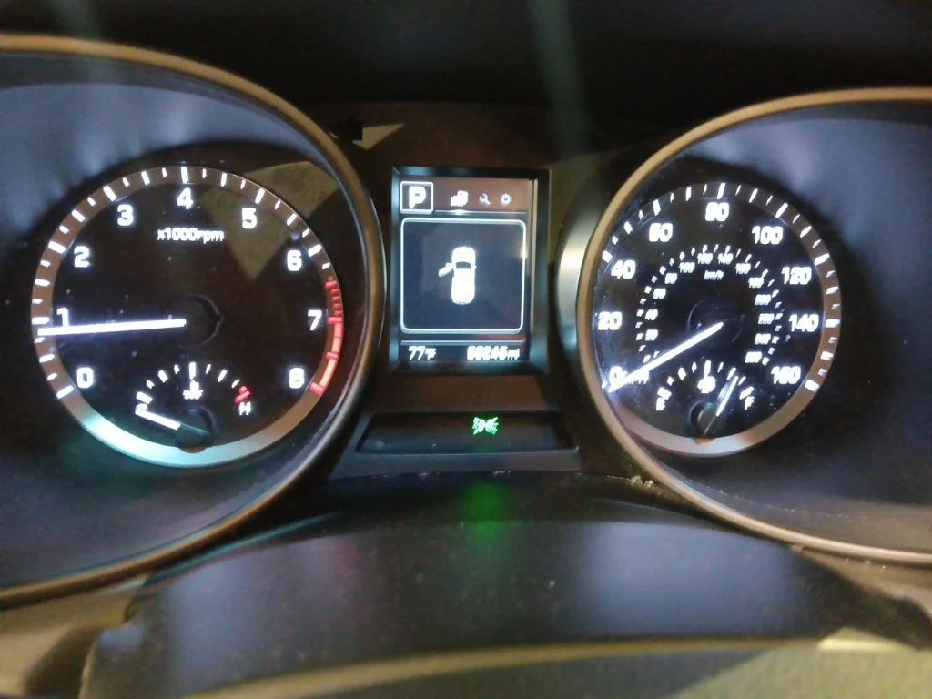 Certified Used 2017 Sparkling Silver Hyundai 2.4 Base image 3