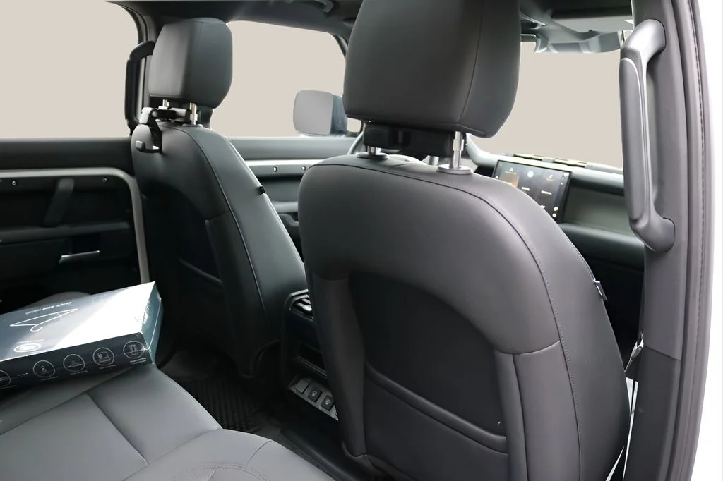 Used 2025 White Land Rover S image 21