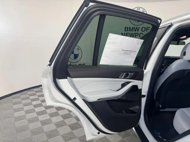 New 2026 Alpine White BMW xDrive40i image 17