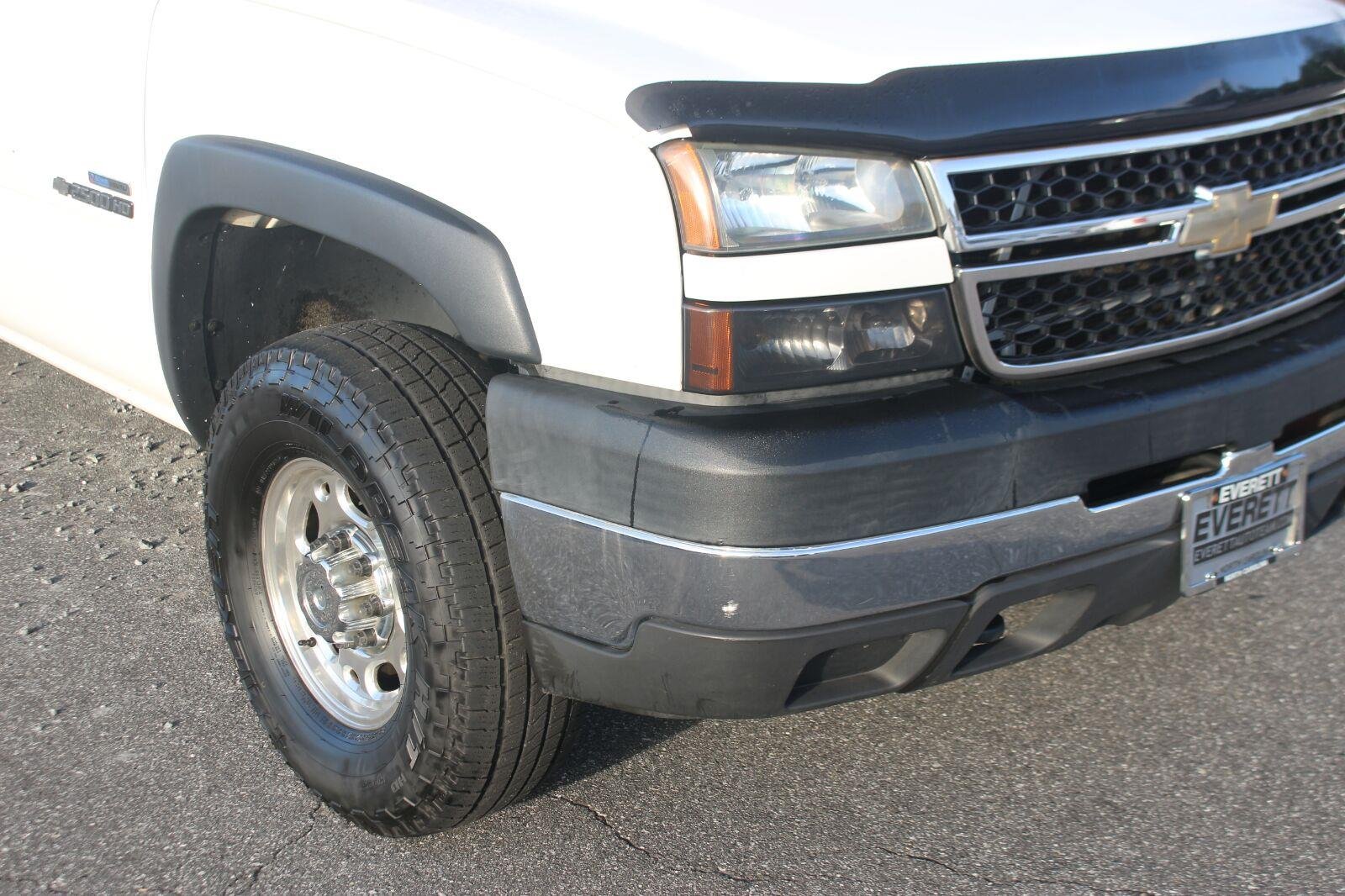 Used 2007 Summit White Chevrolet Work Truck image 9