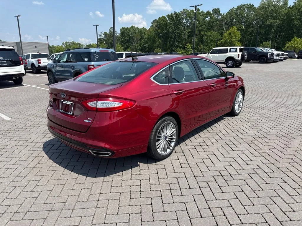 Used 2016 Red Ford SE image 8