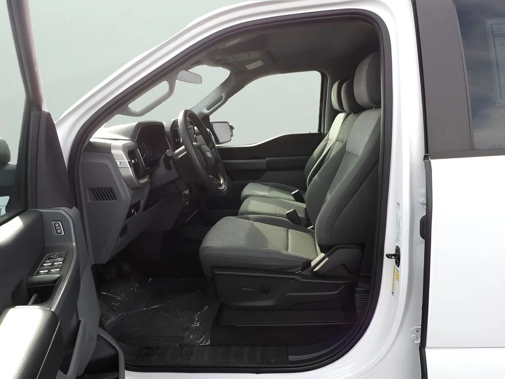 Used 2023 Oxford White Ford XLT image 12