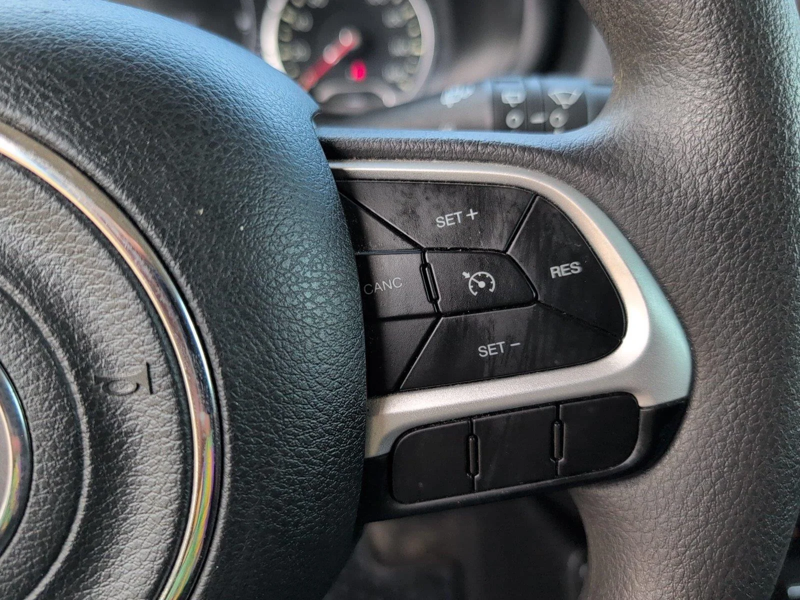 Used 2023 Alpine White Clearcoat Jeep Latitude image 28
