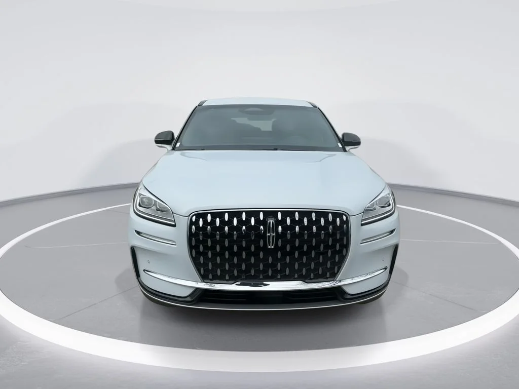 Used 2025 White Lincoln Reserve image 3