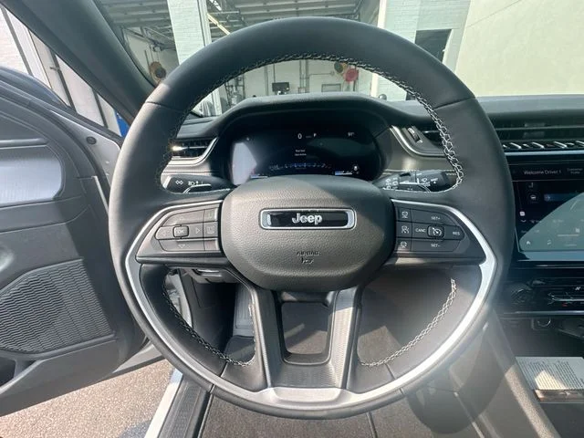 New 2026 Silver Zynith Jeep Laredo image 16