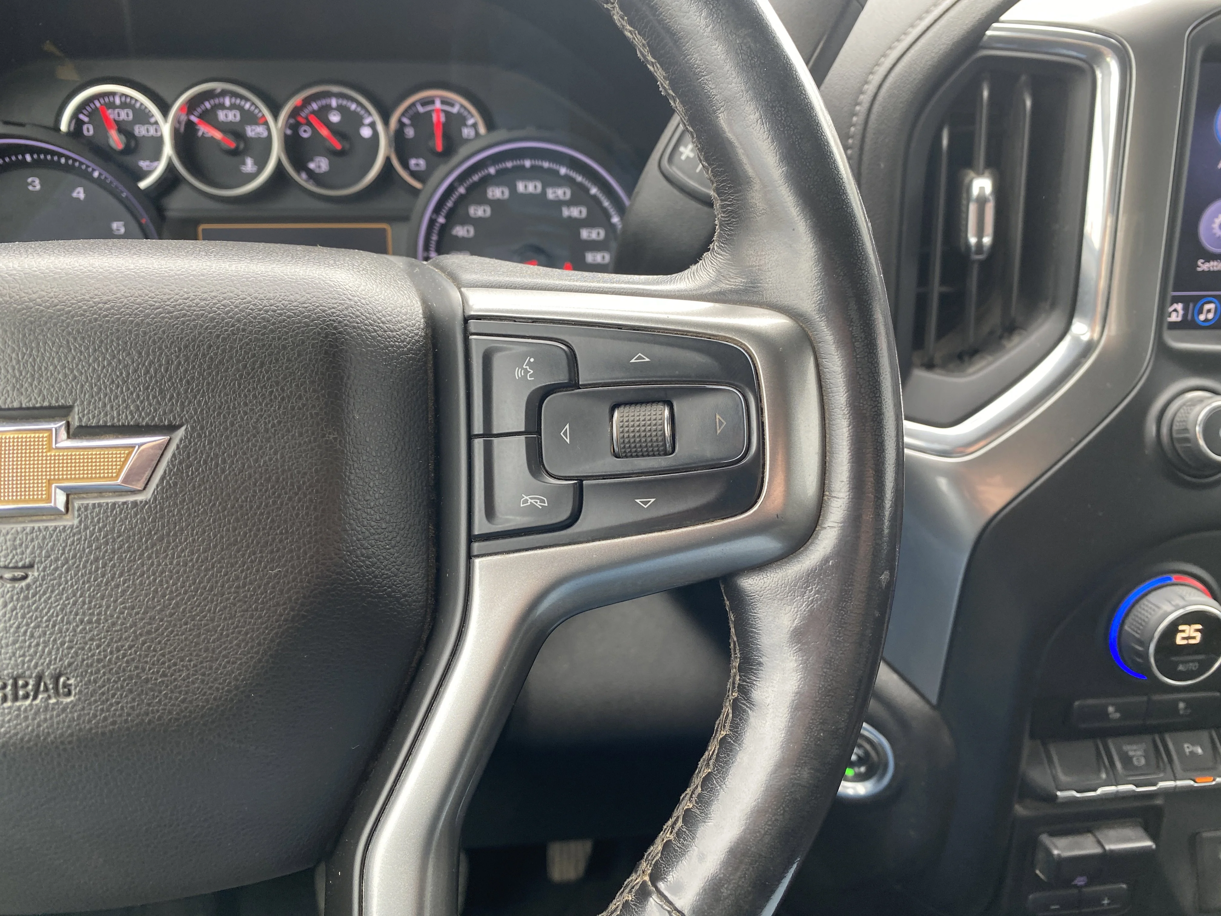 Certified Used 2020 Summit White Chevrolet LTZ Crew Cab  * DUALLY * LEATHER INTERIOR * TOW PACKAGE * image 13