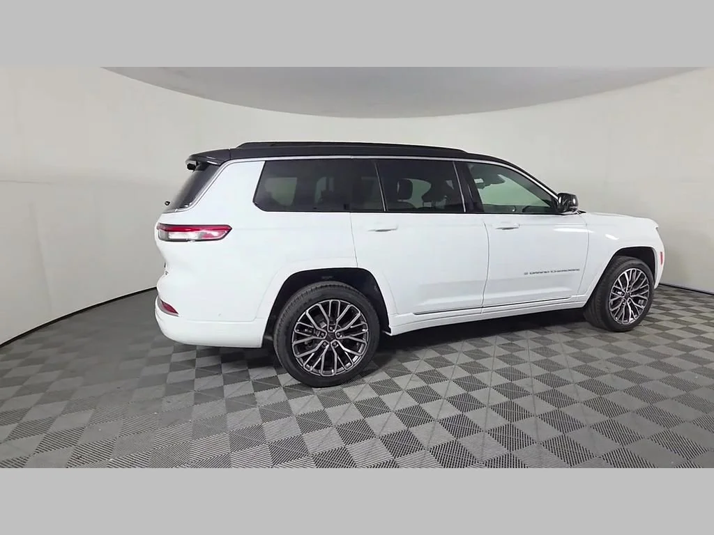 New 2026 Bright White Clear-Coat Exterior Paint Jeep Summit image 25
