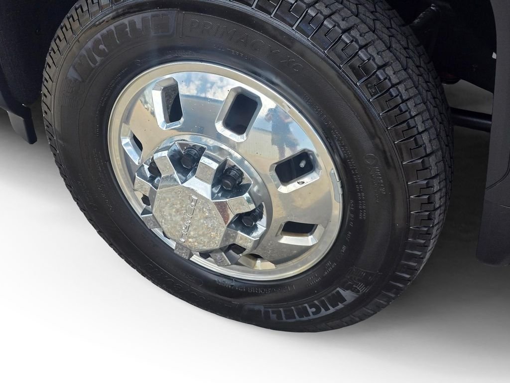 Used 2025 Silver GMC Denali Ultimate image 12