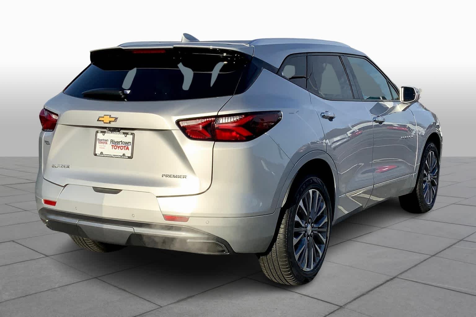 Used 2019 Silver Ice Metallic Chevrolet Premier image 13