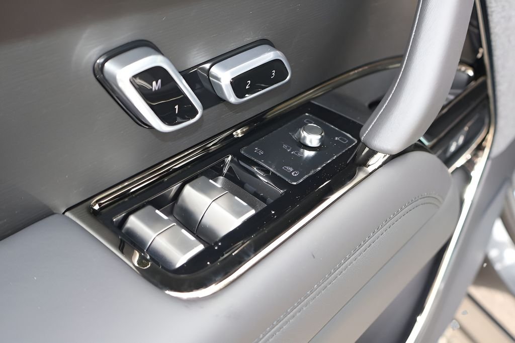 New 2026 Carpathian Grey Land Rover Dynamic SE image 30