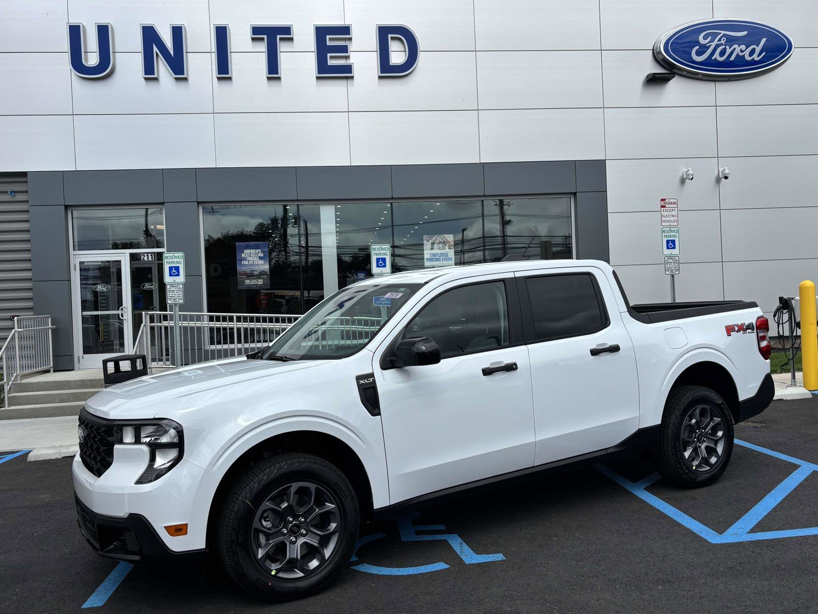 New 2026 Oxford White Ford XLT image 34