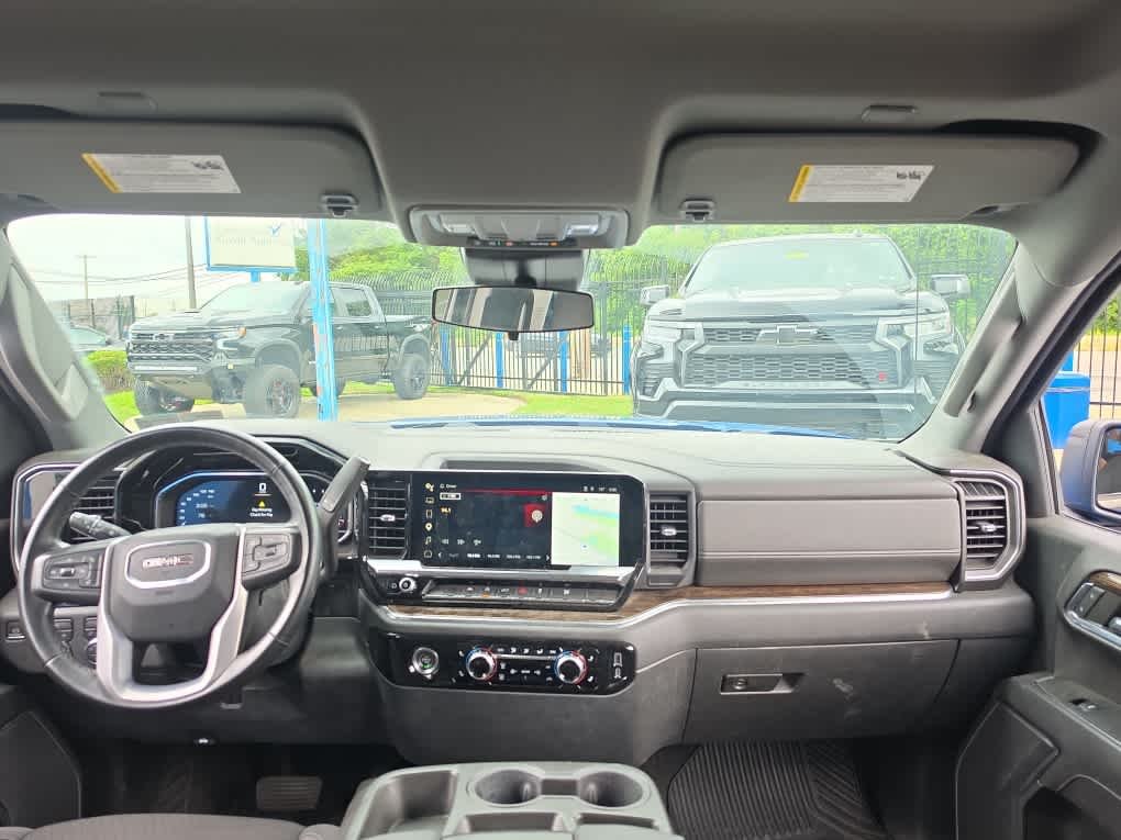 Used 2023 DYNAMIC BLUE METALLIC GMC Elevation image 12
