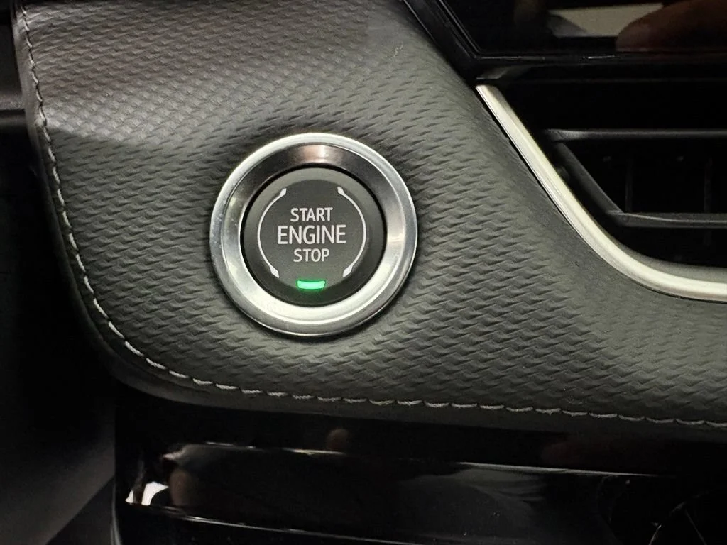 New 2027 Summit White Chevrolet LT image 32
