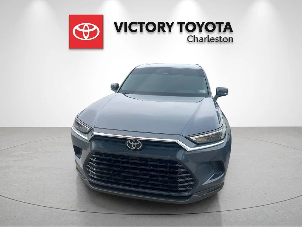 Used 2025 White Toyota XLE image 2