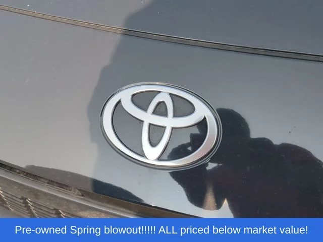 Used 2025 Gray Toyota SE image 9