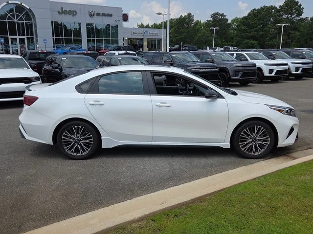 Used 2024 White Kia GT-Line image 13