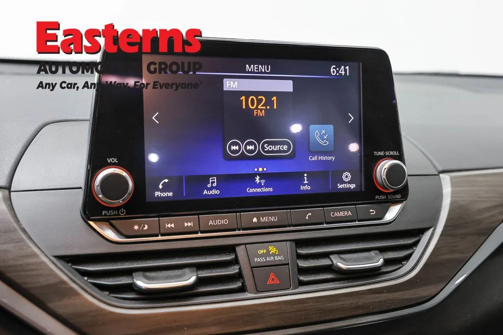 Used 2024 Black Nissan 2.5 SV image 19