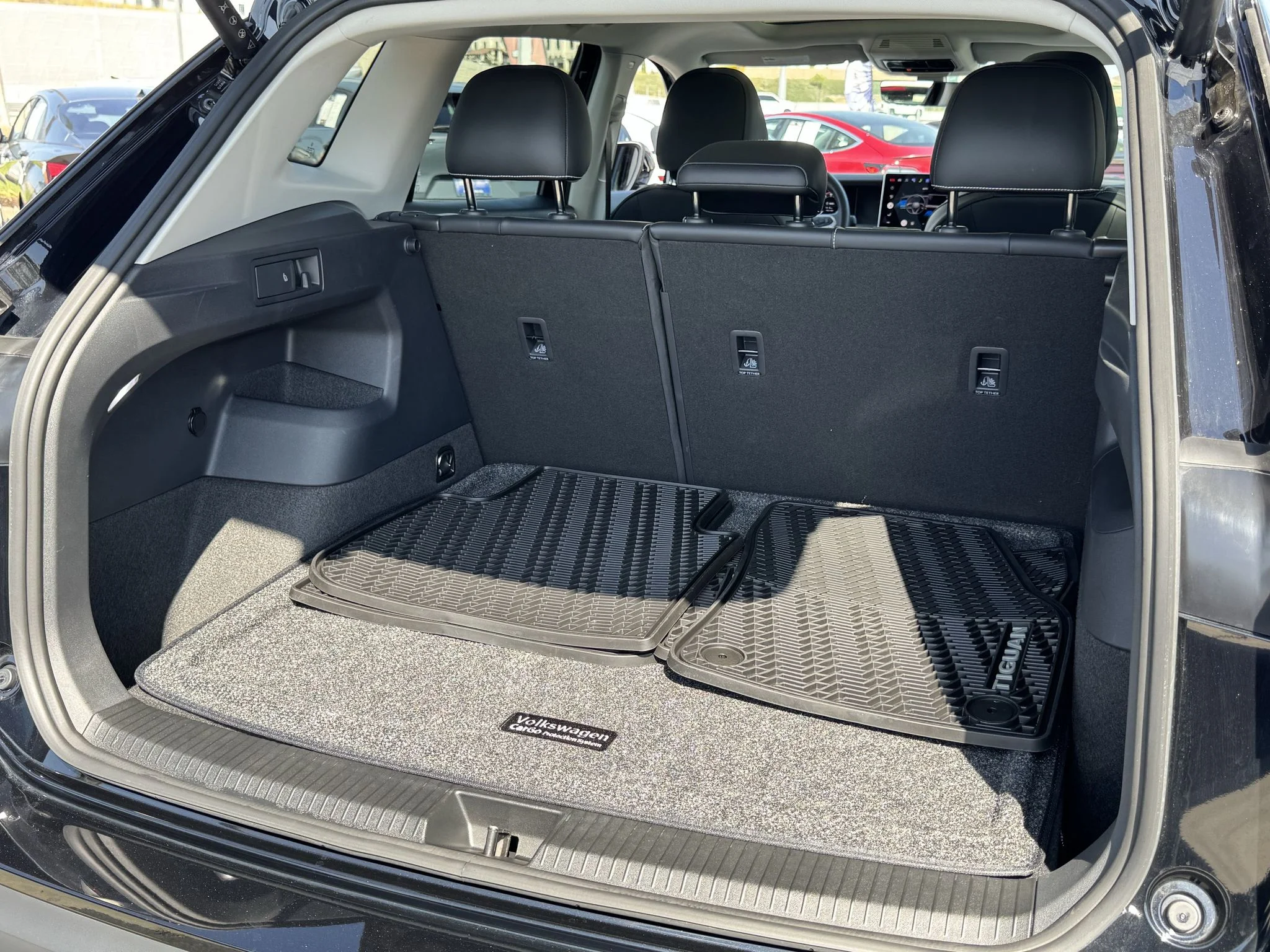 Used 2025 Deep Black Pearl Volkswagen SE w/Sunroof 4Motion image 34