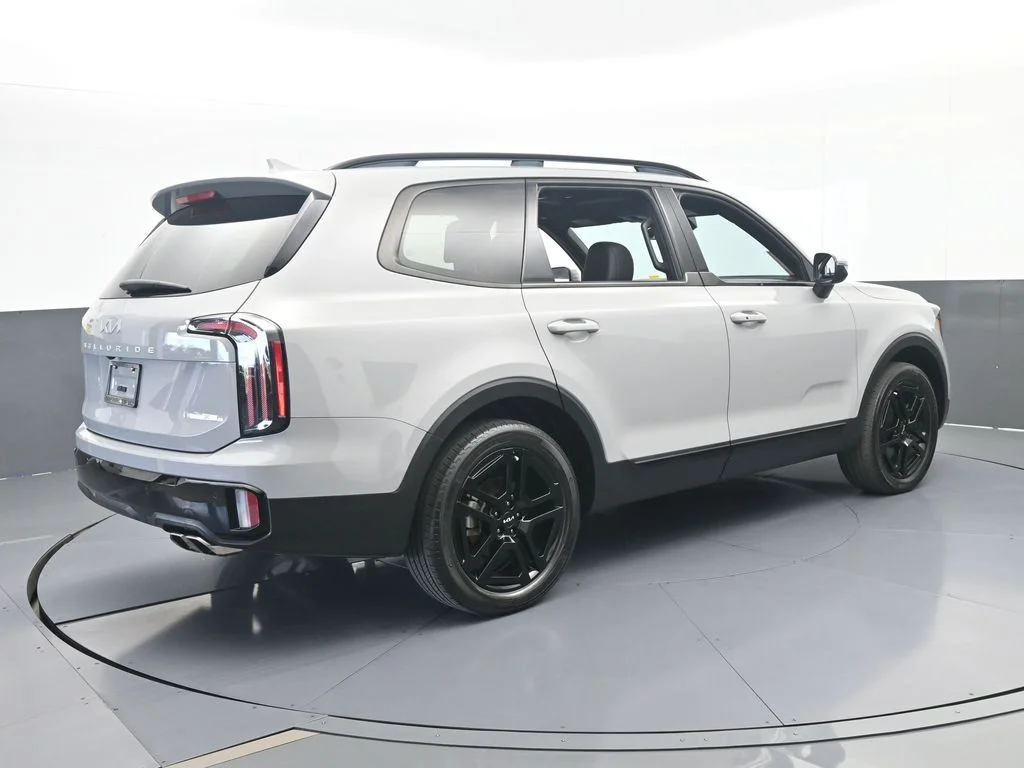 Used 2024 Wolf Gray Kia EX X-Line image 6