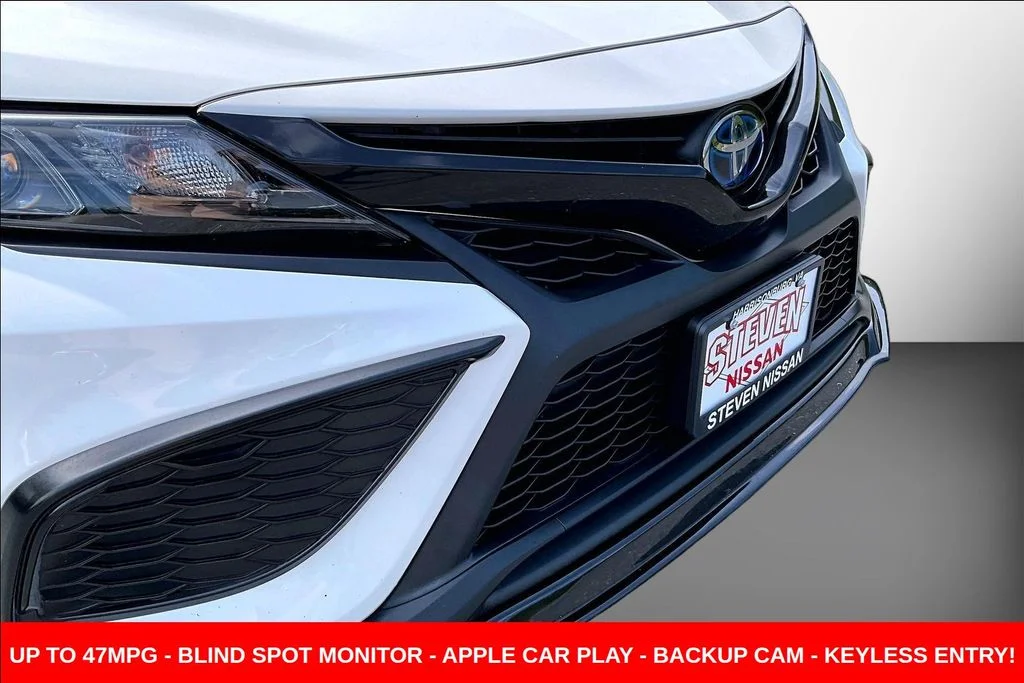 Used 2023 White Toyota SE image 31