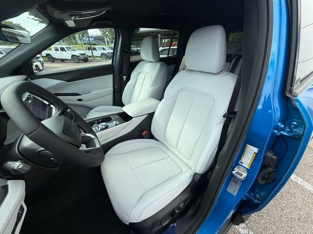 New 2026 Hydro Blue Pearl-Coat Exterior Paint Jeep Laredo image 20