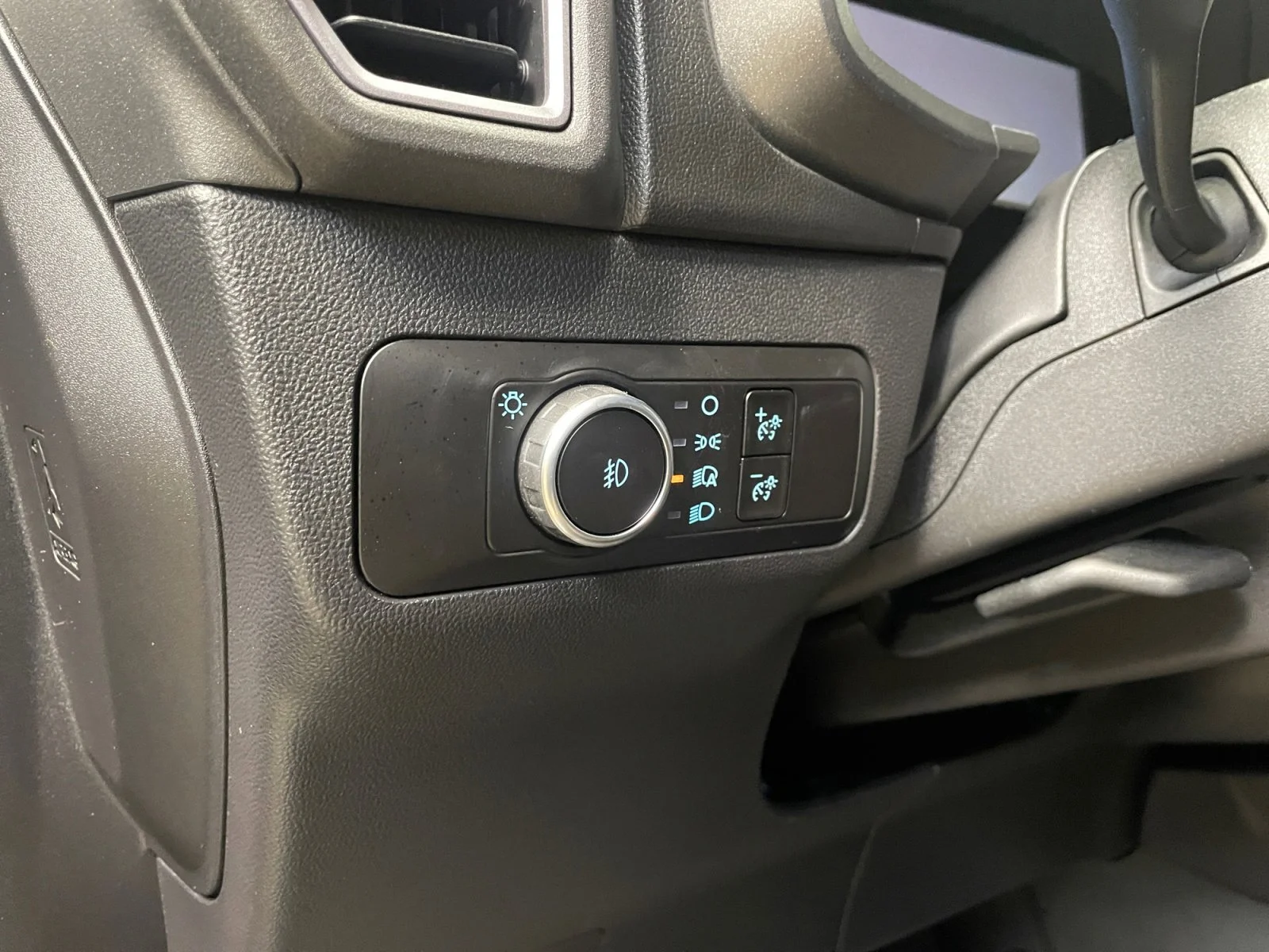 New 2026 Azure Grey Metallic Tri-Coat Ford Outer Banks image 13