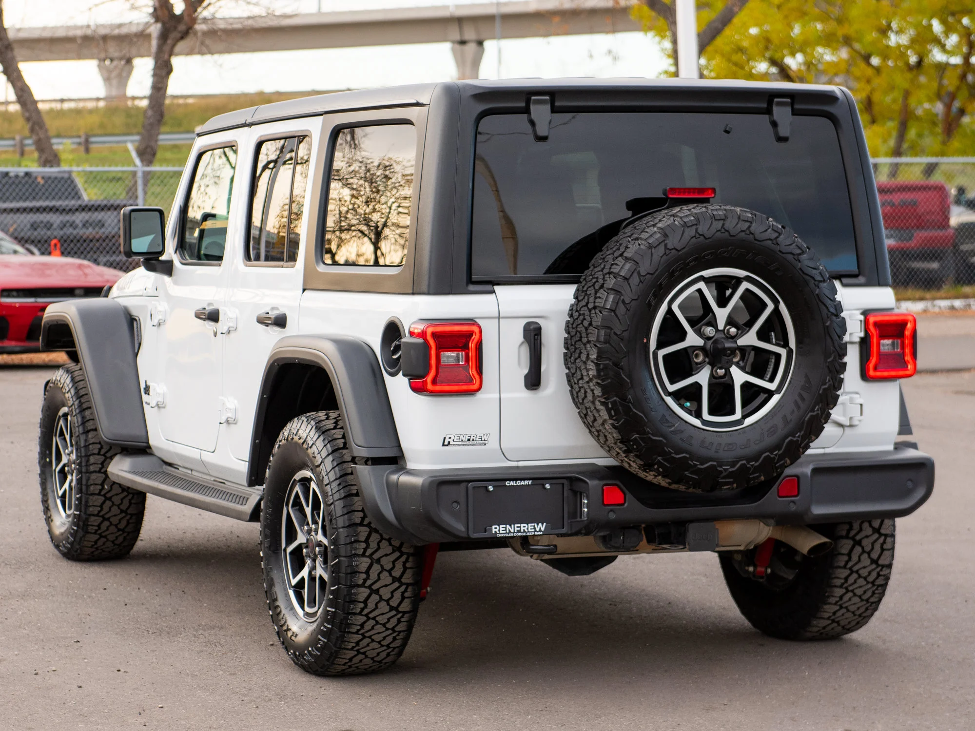 Used 2024 White Jeep Willys* 4 Door 4x4, Safety Group, Rear Locker, Heated Seats/Wheel image 11