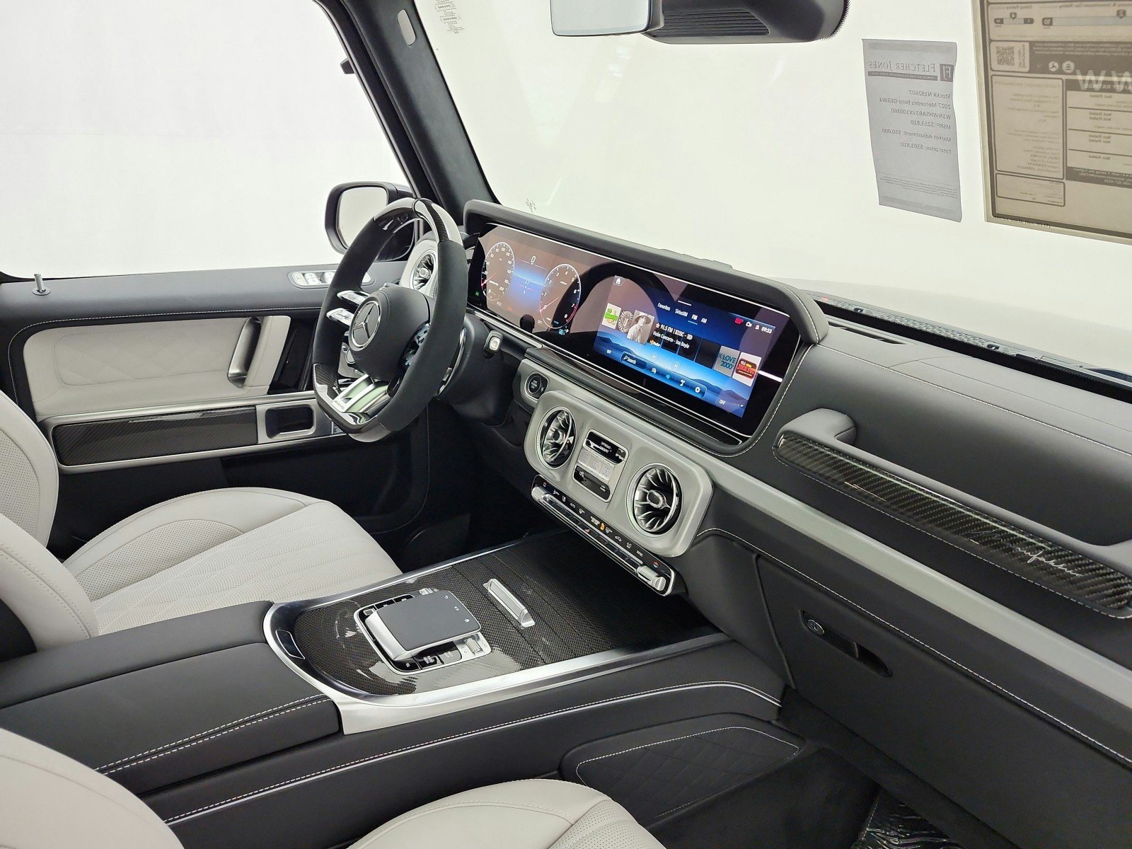 New 2027 MANUFAKTUR customer request glossy paint finish Mercedes-Benz AMG® G 63 SUV image 13
