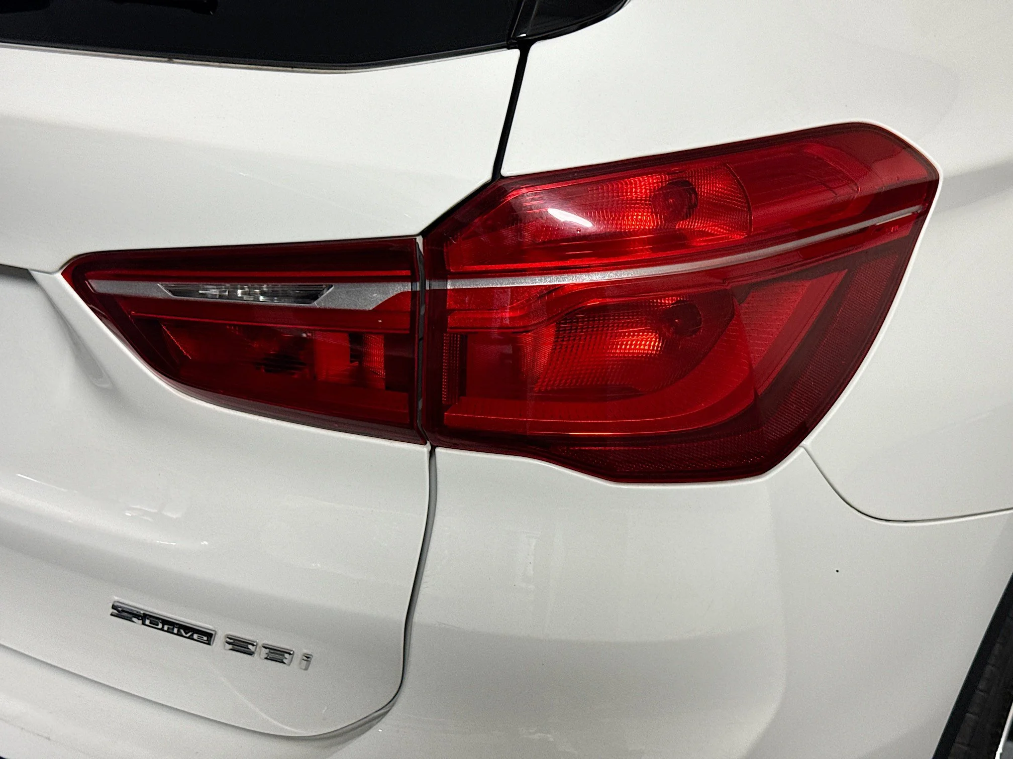 Used 2021 Alpine White BMW sDrive28i image 30
