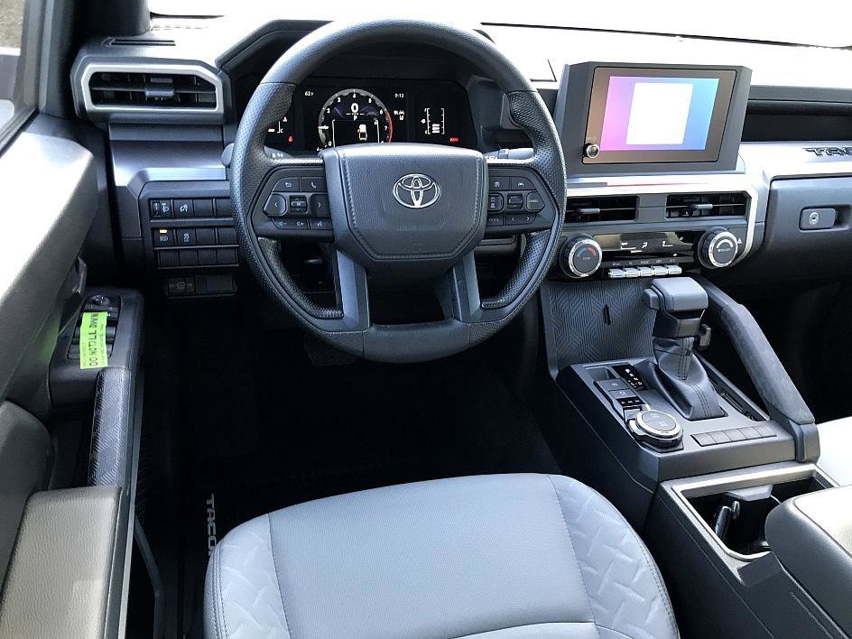 2025 Toyota Tacoma SR5 - Photo 10