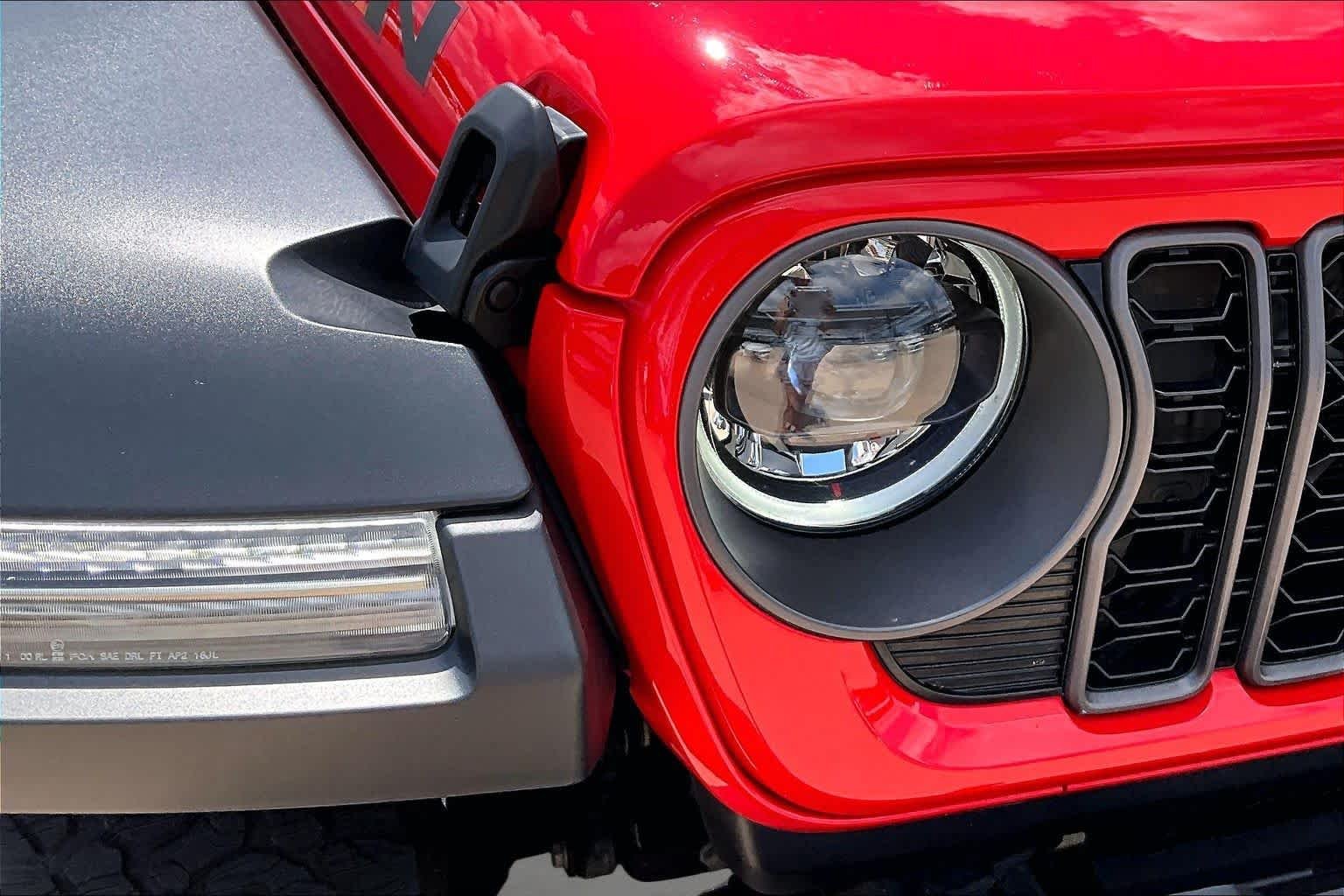 Used 2024 Firecracker Red Clearcoat Jeep Rubicon image 19
