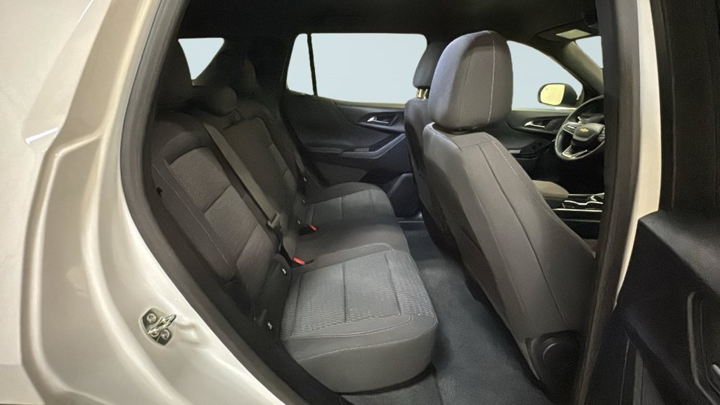 Used 2025 White Chevrolet LT image 14