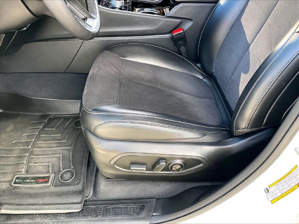 Used 2023 Bright White Clearcoat Jeep Altitude X image 33
