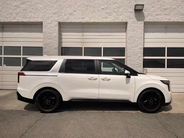 2026 Kia Sedona LXS's photo