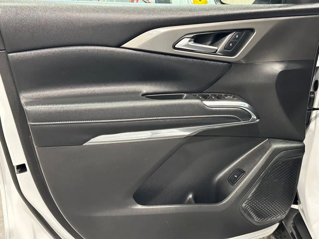 Used 2026 White Chevrolet LT image 12