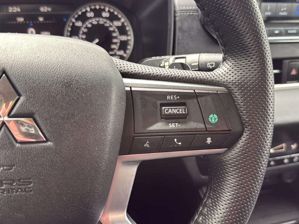 Used 2024 Blue Mitsubishi SE image 17