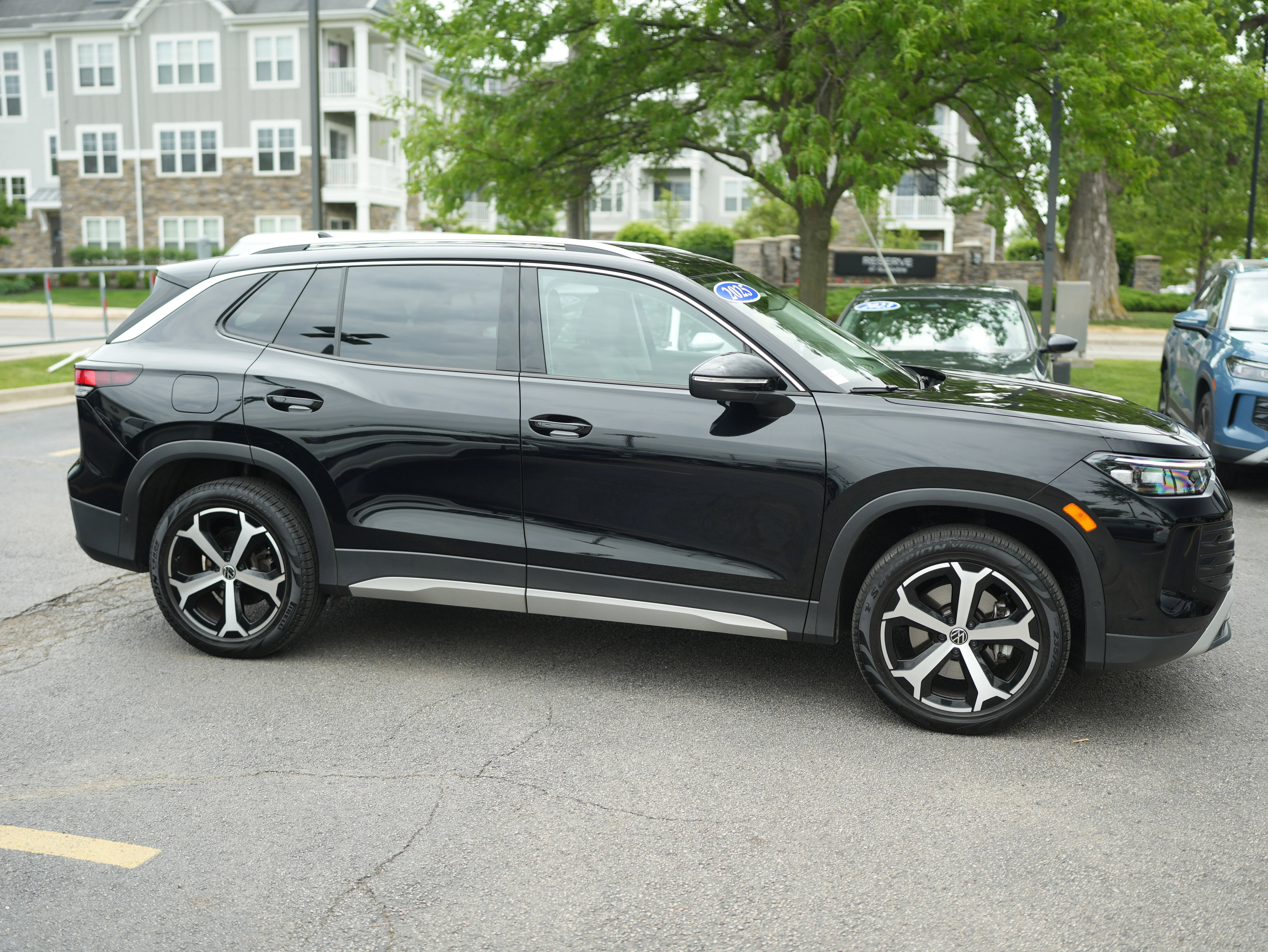 Used 2025 Black Volkswagen SE image 9