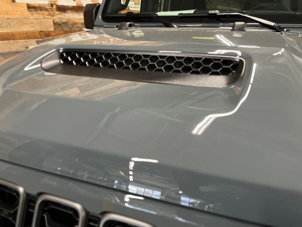 New 2026 Anvil Clear-Coat Exterior Paint Jeep Rubicon image 10