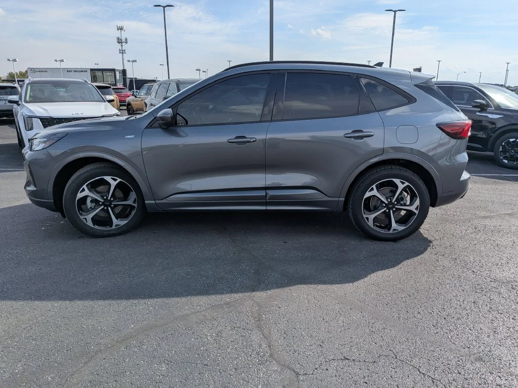 Used 2023 Gray Metallic Ford ST-Line Select image 4