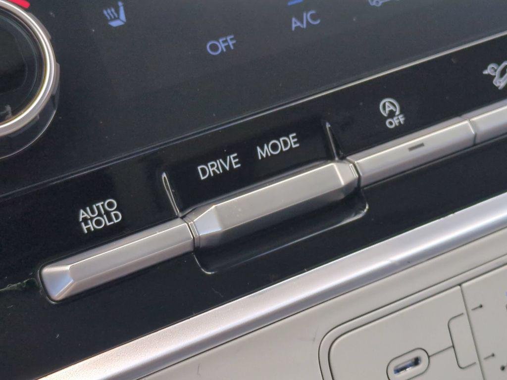 New 2027 Black Hyundai SEL FWD image 30