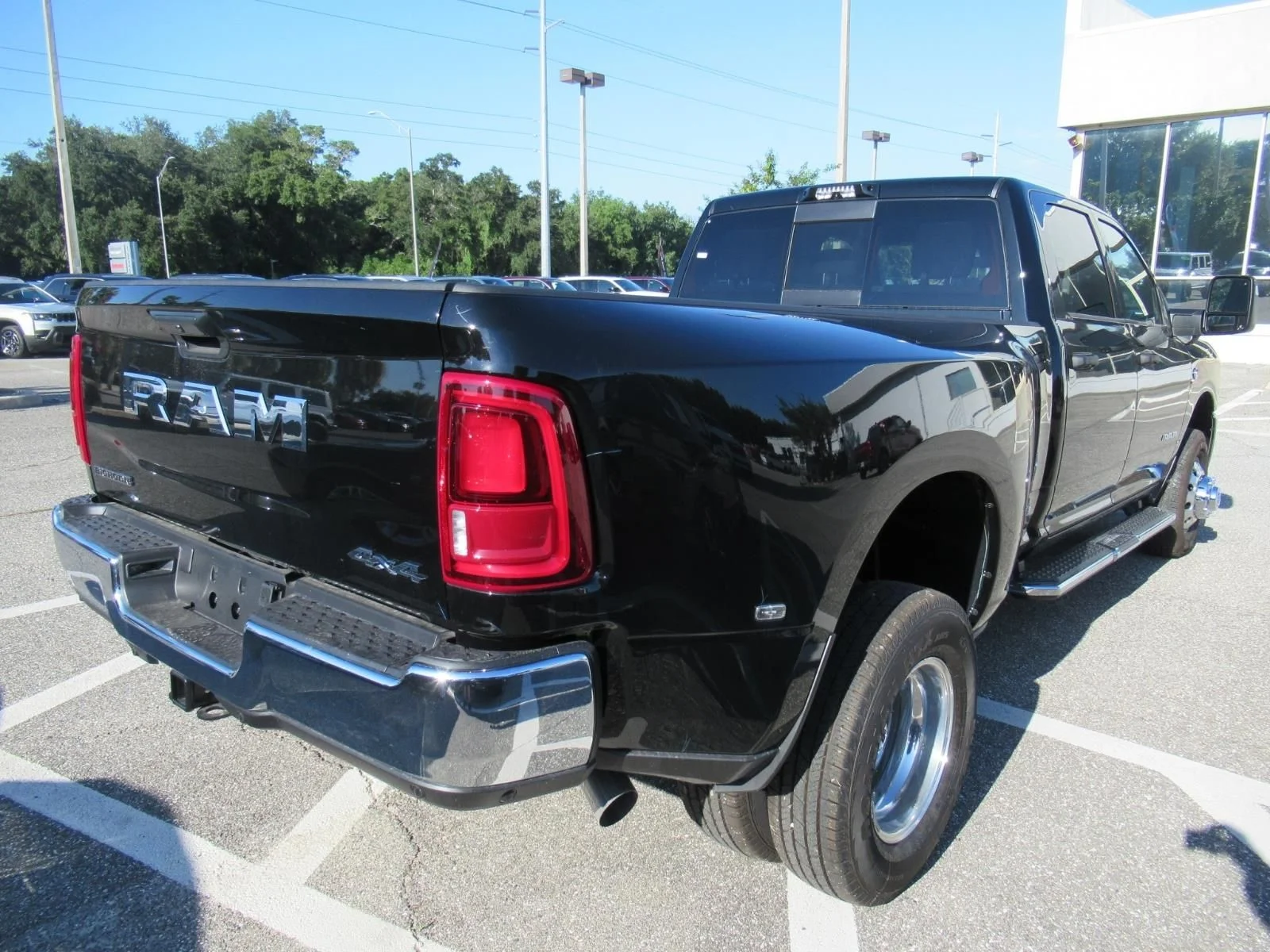 New 2026 Diamond Black Crystal Pearl-Coat Exterior Paint RAM Big Horn image 7