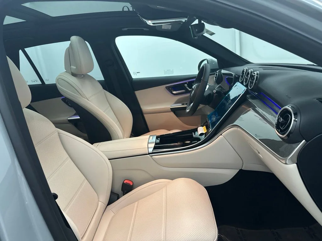 New 2027 White Mercedes-Benz GLC 300 image 26