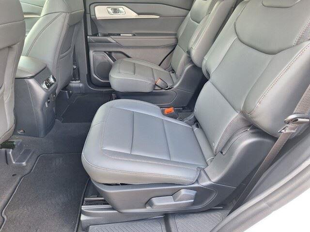 New 2026 Star White Metallic Tri-Coat Ford Active image 29