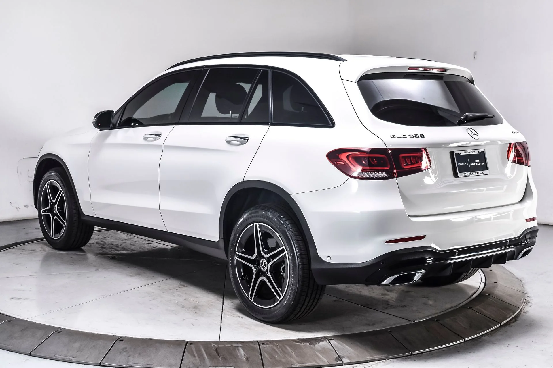 Used 2022 Polar White Mercedes-Benz GLC 300 image 4